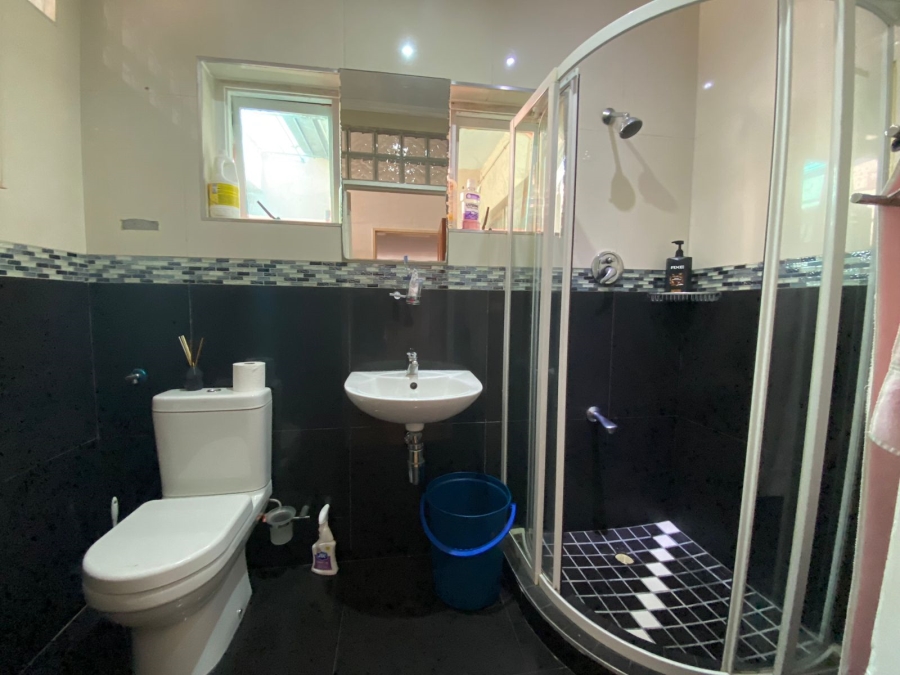 To Let 4 Bedroom Property for Rent in Lansdowne Western Cape